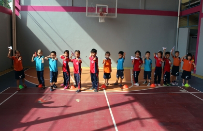 Phóng máy bay giấy - Trò chơi thú vị